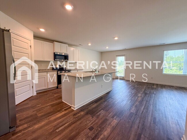 Building Photo - Gorgeous New Construction 5 Bed / 3 Bath H...