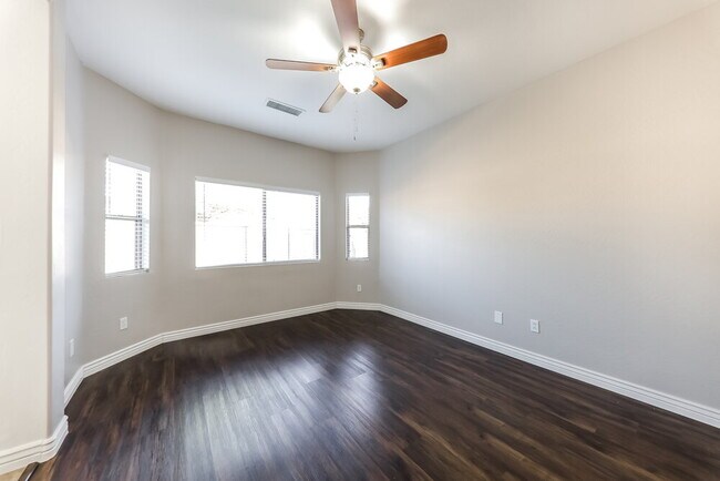 Building Photo - 13758 W Port Royale Ln