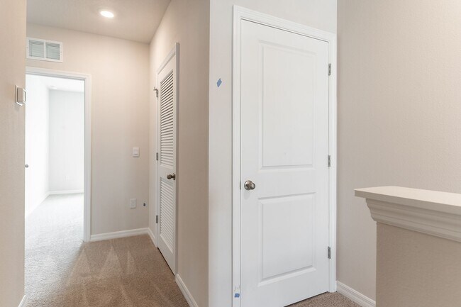 Building Photo - 3 Bedroom Townhome - Star Farms