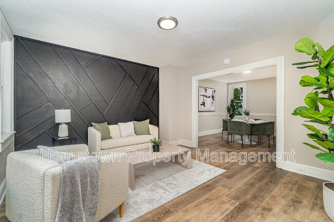 Building Photo - 321 W Mifflin St