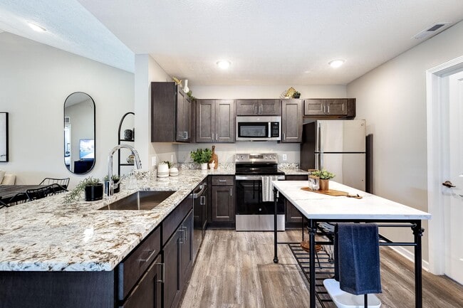 Building Photo - 25 Glade Lp
