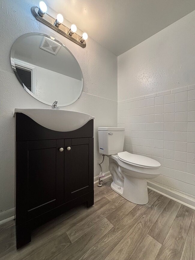 Building Photo - One Bedroom Duplex Available with Washer/Dryer Hookups