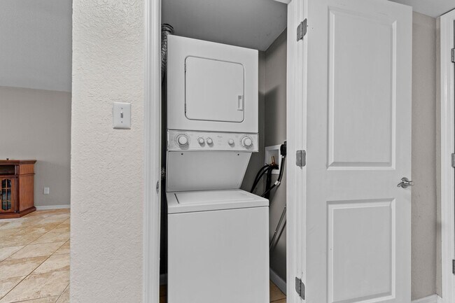 Building Photo - C0507-133 Hawthorne Reserve