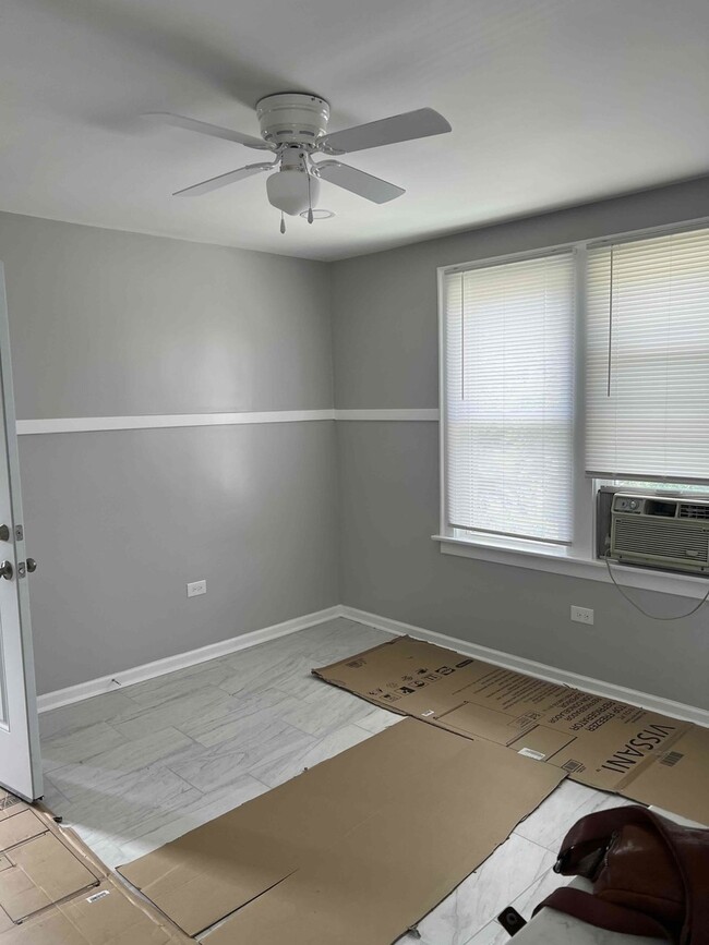 Building Photo - 10434 S Wentworth Ave