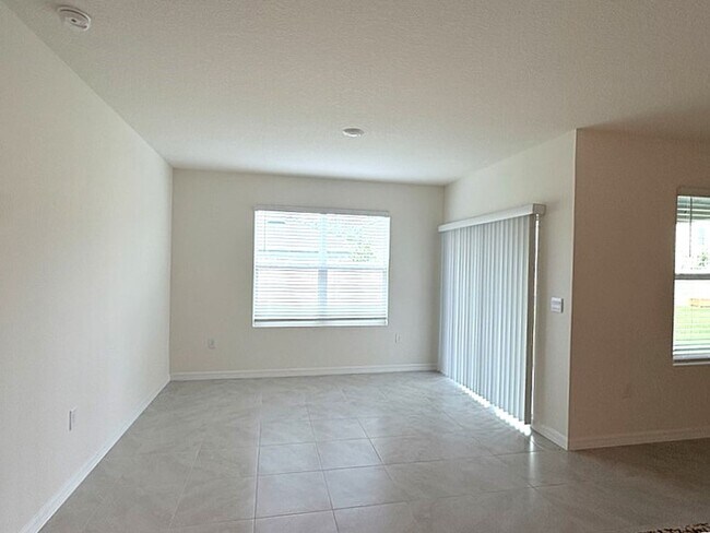 Building Photo - Beautiful Brand New Home In Ormond Beach S...
