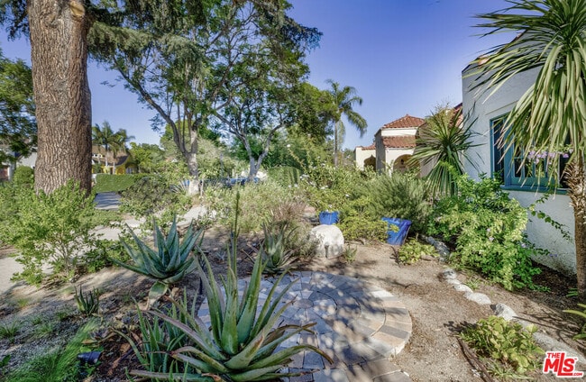 Building Photo - 3472 Rowena Ave