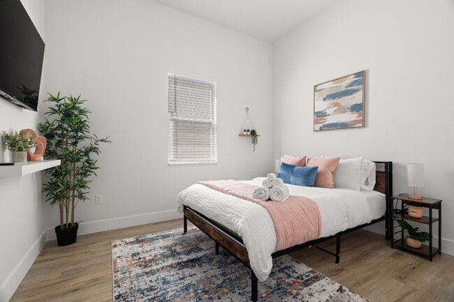 Building Photo - Gorgeous New Constriction House in Tampa