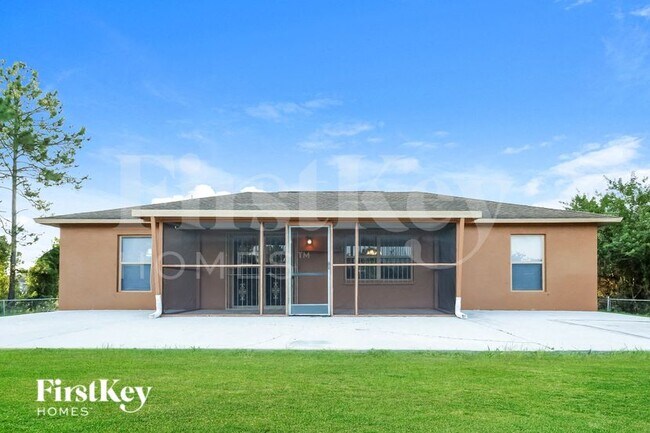 Building Photo - 652 Keller St E