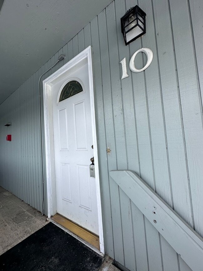 Building Photo - Affordable East Anchorage with W/D in Unit