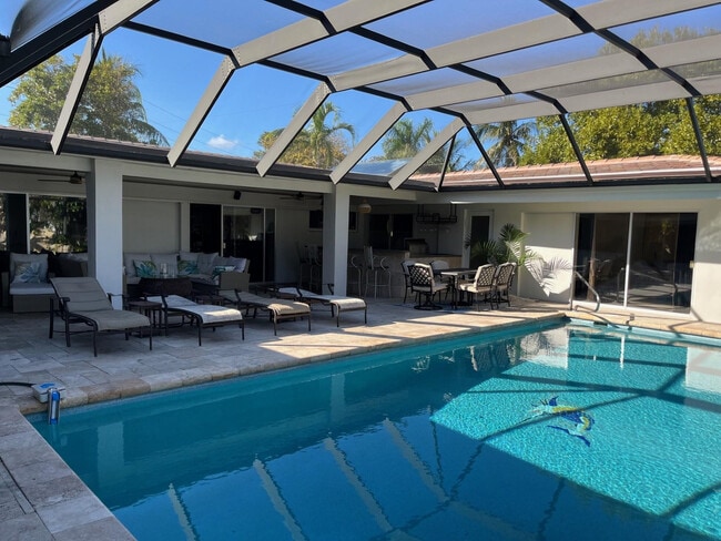 Building Photo - 556 SE 15th Ave