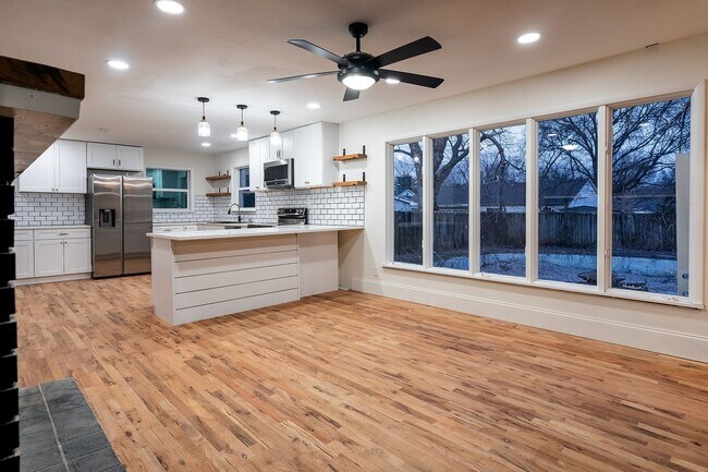 Building Photo - REMODELED 4 BEDROOM HOUSE