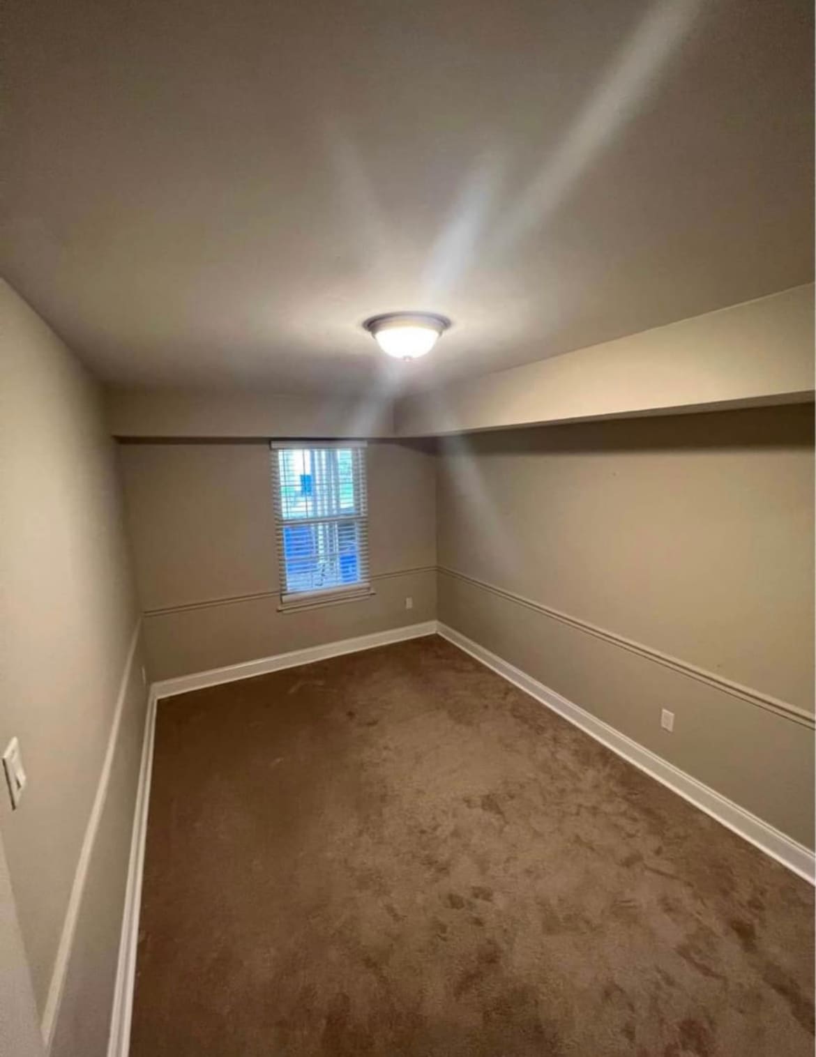 Medium bedroom w closet - 25210 Tralee Ct