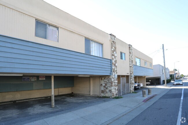 Building Photo - 10026 Palms Blvd.,