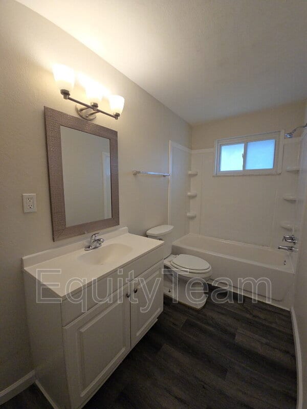 Building Photo - 202 N 10th St