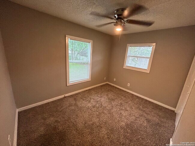Building Photo - 1026 Edison Dr