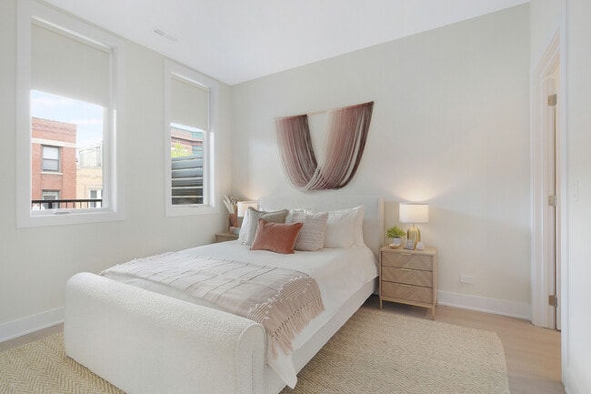 Building Photo - 3924 N Lincoln Ave