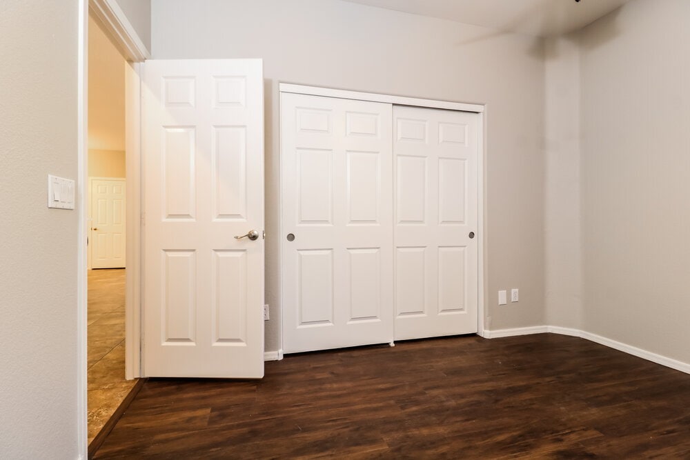 Building Photo - 505 W Del Rio Ln