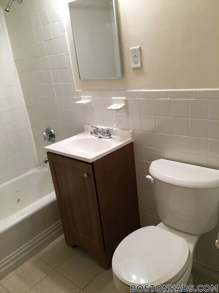 Building Photo - 8 R Riverside St