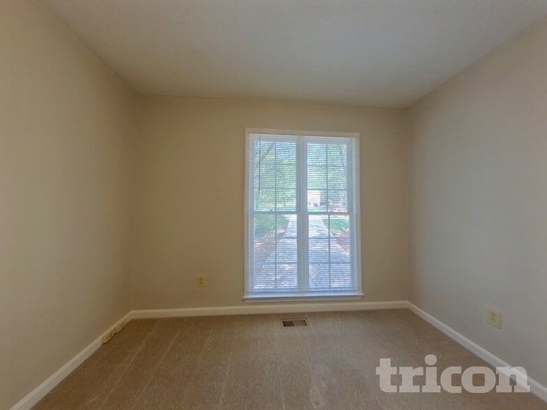 Building Photo - 5450 Bridle Dr