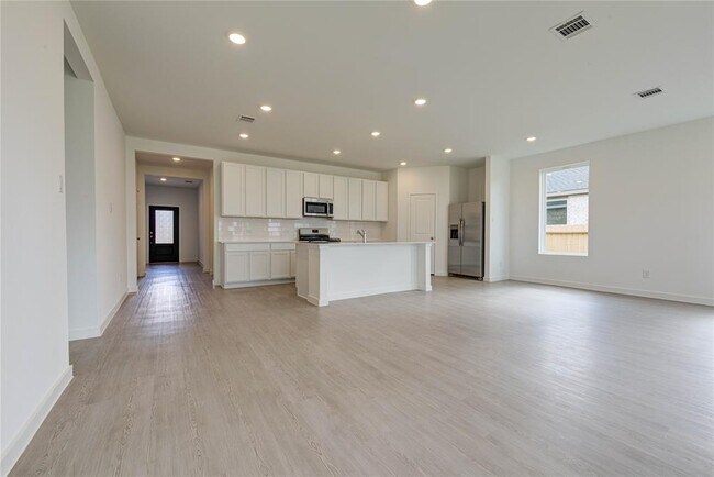 Building Photo - 400 Robin Ct