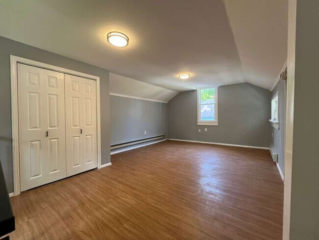 Building Photo - 417 W Court St