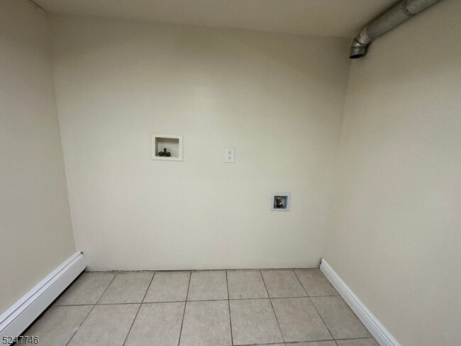 Building Photo - 8 Ferrary Pl