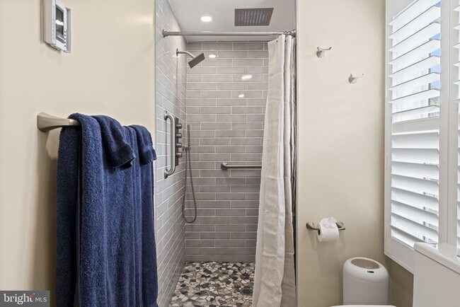Building Photo - 79 Manor Cir