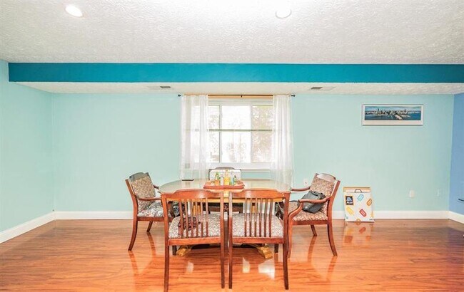Building Photo - Very spacious beautiful 2bedroom Condo
