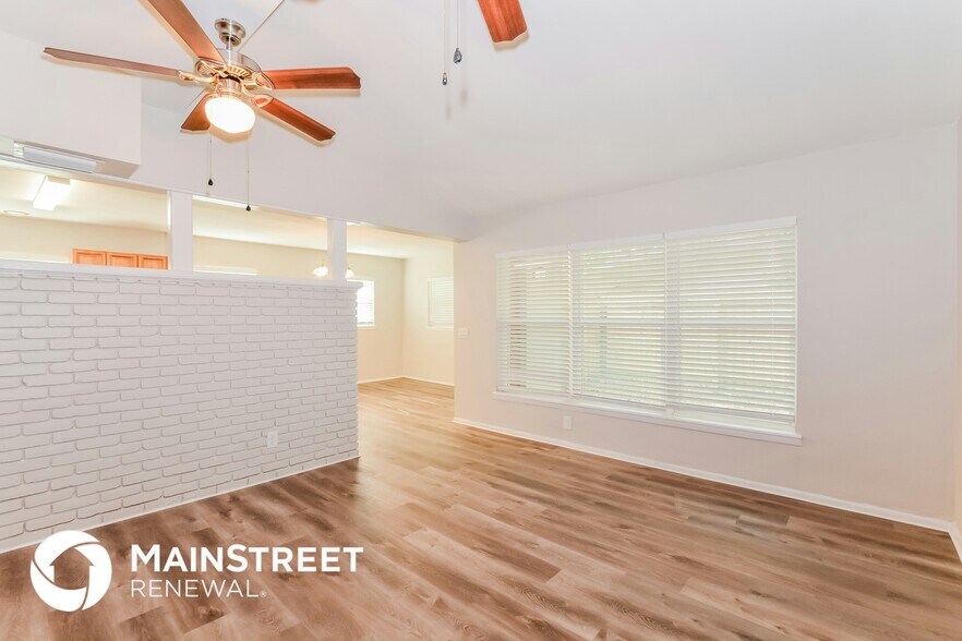 Building Photo - 3307 S Park Ave