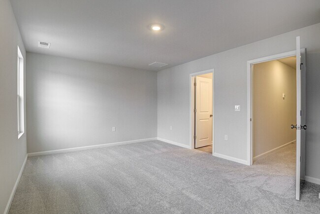 Building Photo - 2437 Kasota Ln