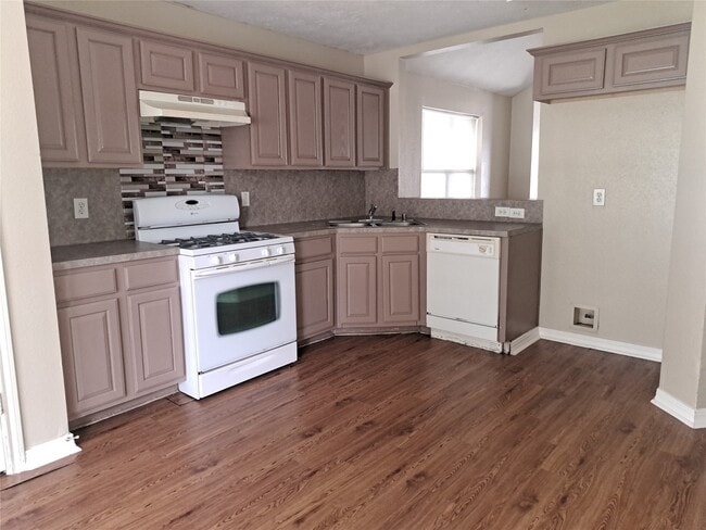 Building Photo - 26815 Cypresswood Dr