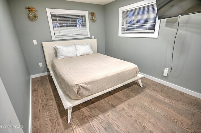 Building Photo - 413 Sunset Forest Dr