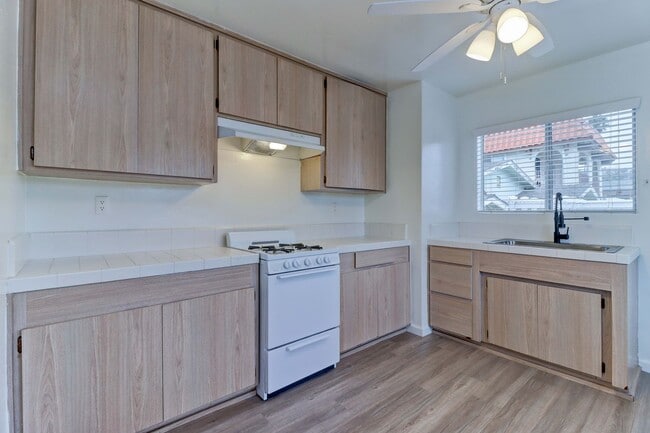 Building Photo - Corona Lane 108** - (V)