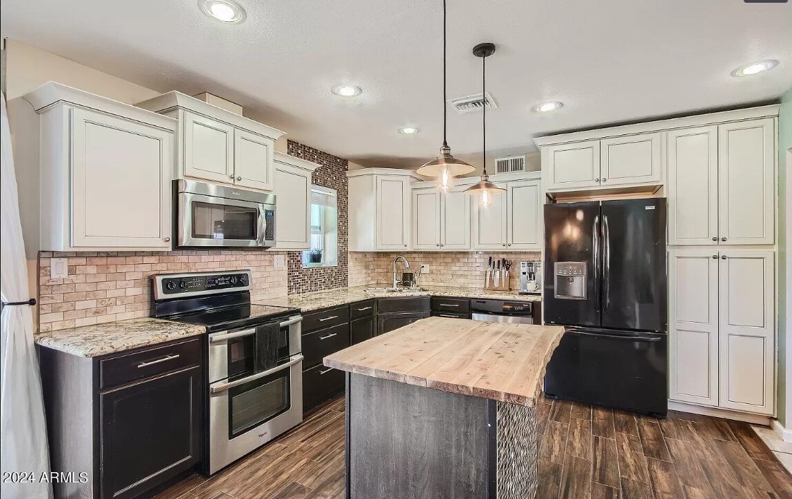 Building Photo - 422 E Balboa Dr