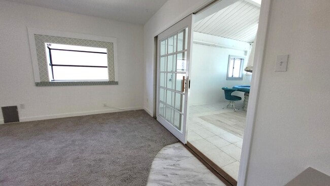 Building Photo - Beautiful University City Home