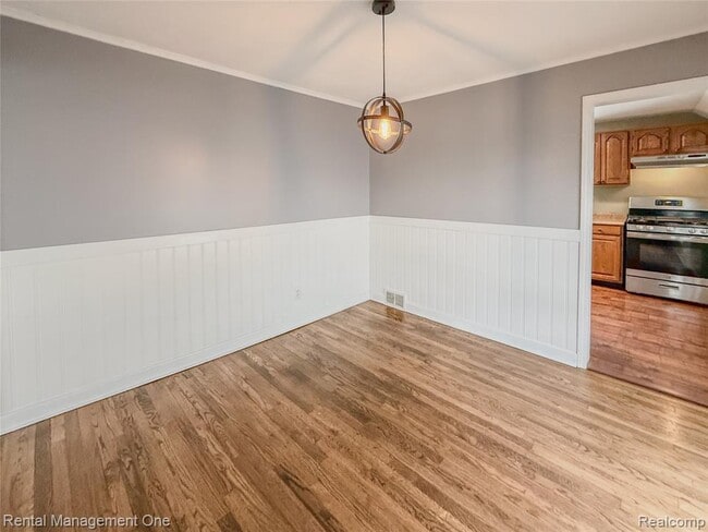 Building Photo - 49 Hovey St