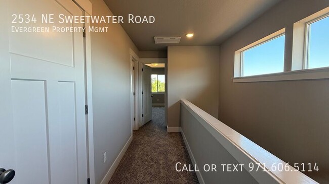 Building Photo - 2534 NE Sweetwater Rd