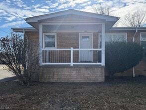 Building Photo - 138 Ellen St