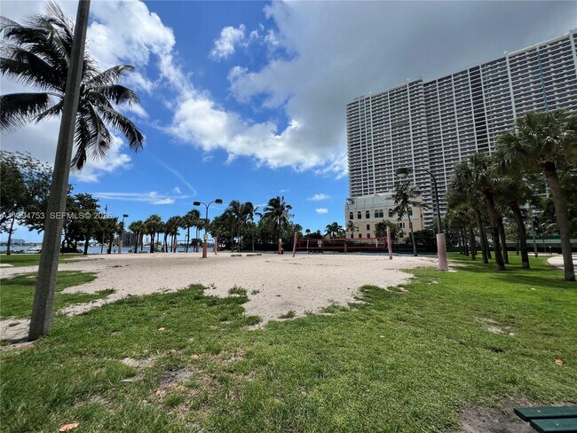 Building Photo - 1750 N Bayshore Dr
