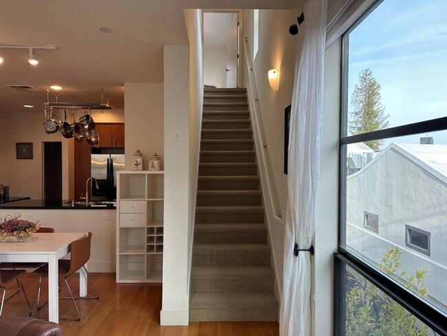 Building Photo - 116 S 1st St