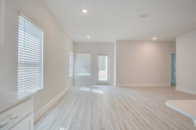 Building Photo - Fallschase 5-Bedroom Home – Pool, Playgrou...