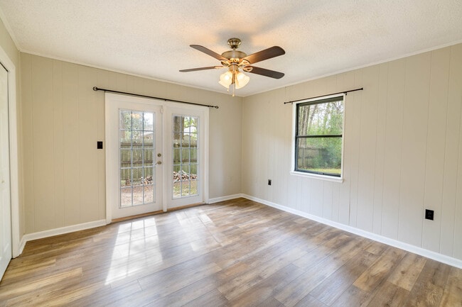 Building Photo - 1688 Vine Ave