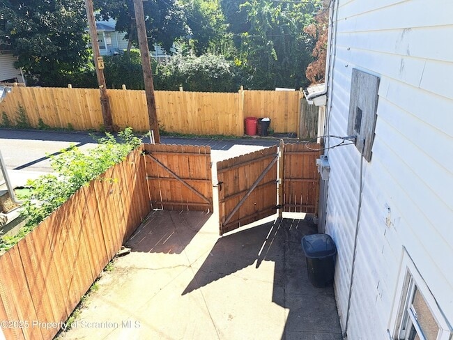 Building Photo - 625 Rosen Ct