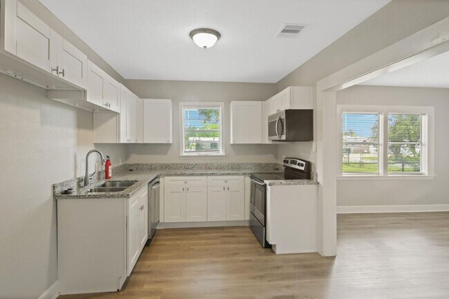 Building Photo - 3 bedroom - 2 bath. New paint, new plumbing and lighting fixtures, new bath vanities, new floorin...