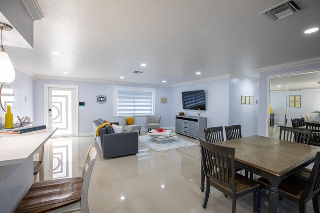 Building Photo - 1853 Florida Mango Rd