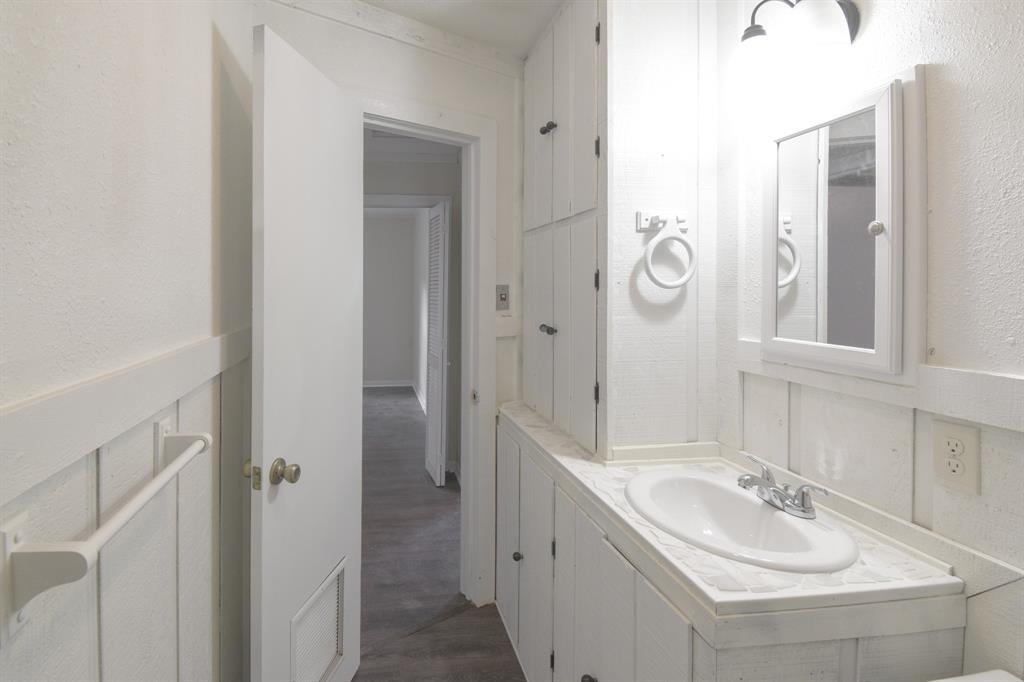 Building Photo - 301 S 3rd St