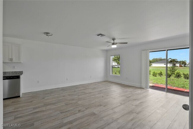 Building Photo - 2426 Santa Barbara Blvd N