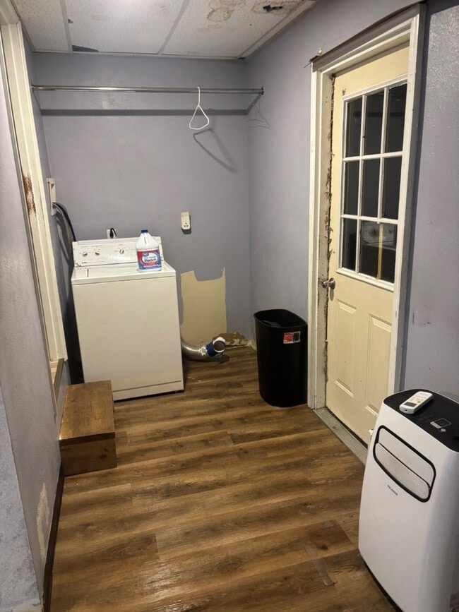 Building Photo - 213 Elm