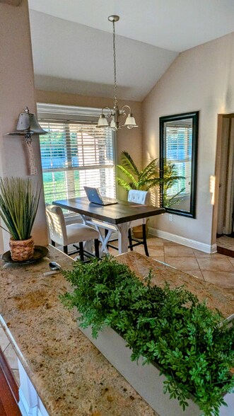 Building Photo - 3115 Village Cir