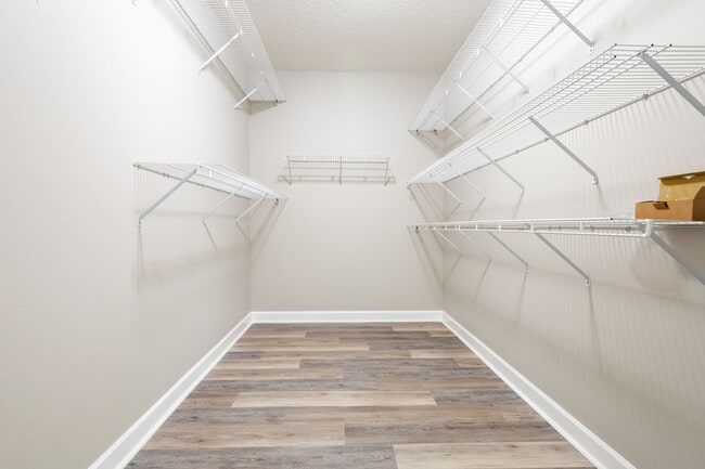 Building Photo - 5931 Hermitage Dr